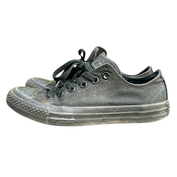 Converse low top sneakers, black, women’s size 7 - Picture 1 of 7